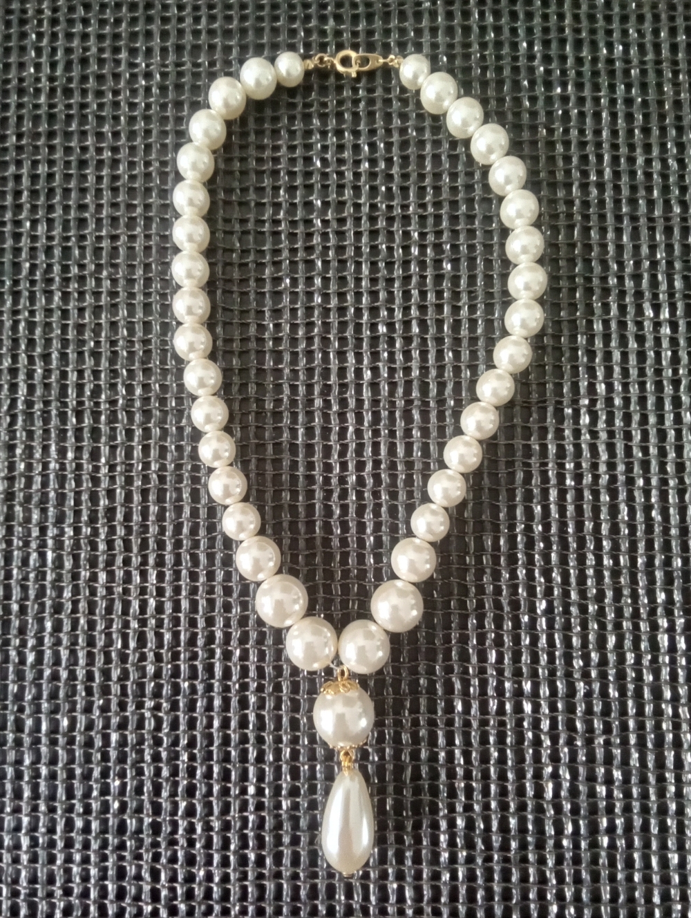 Faux Creamy White Pearl Drop Necklace